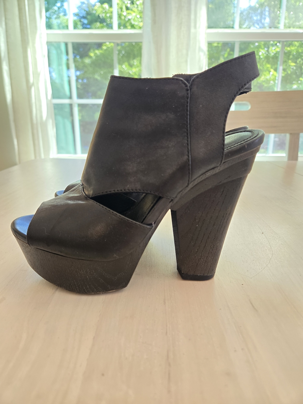 Gianni Bini Black Platform Heels